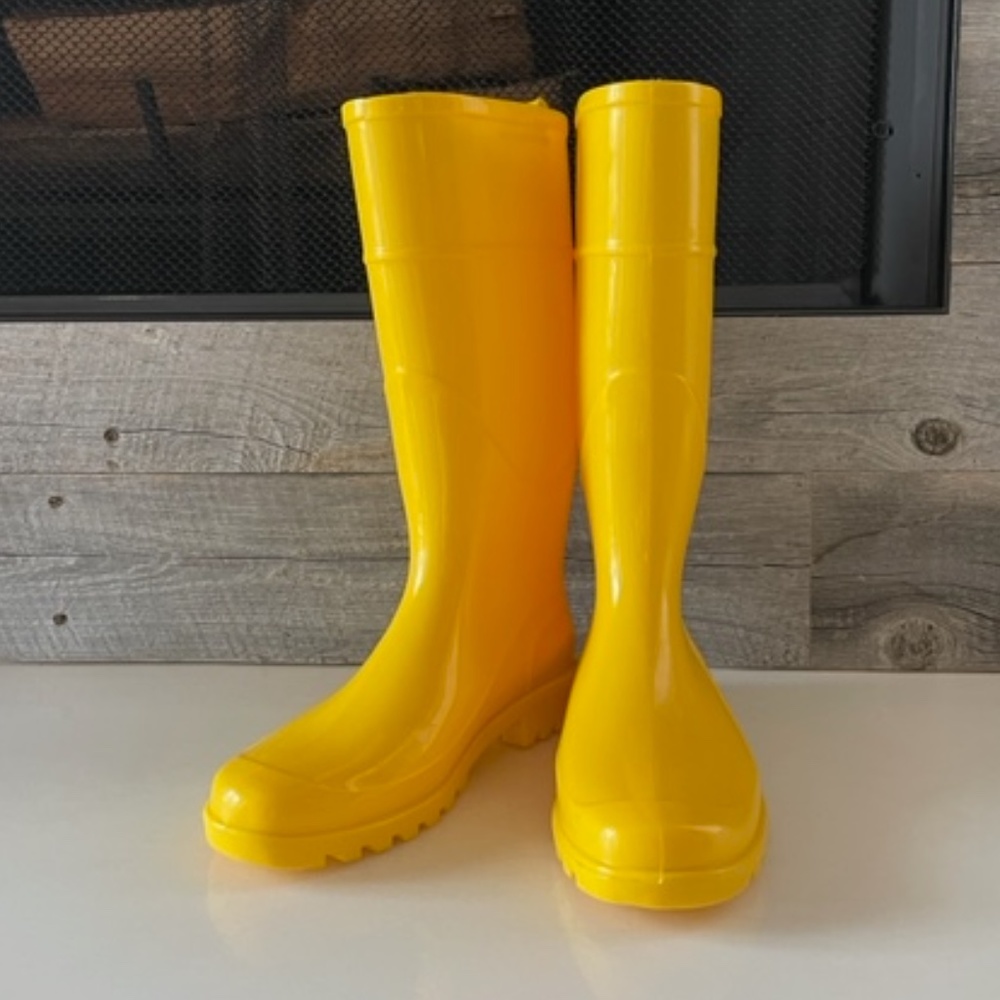 Forever 21 Yellow Rain Boots Size 8 NWOT